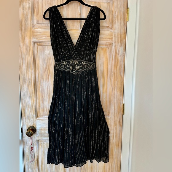 Elegant and Sexy Vintage Black and Gold Dress 70s/80s Vibes - Picture 1 of 5